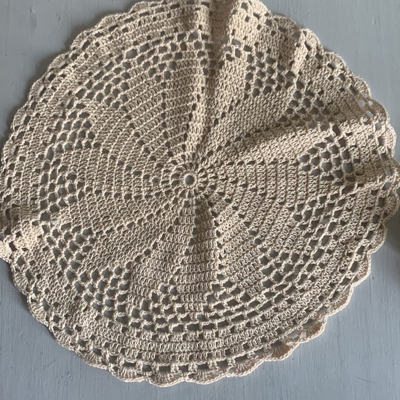 Artisan lace doily’s - Picture 4 of 5